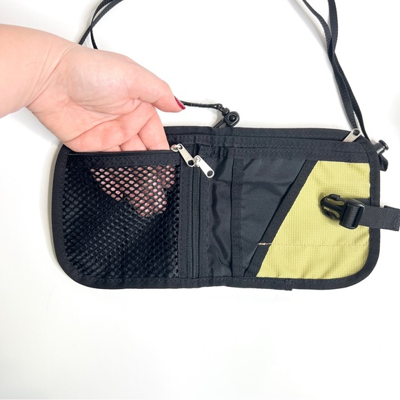 Mountain Equipment Co-Op Travel Crossbody Side Sling Wallet Y2K Gorpcore - Picture 11 of 12